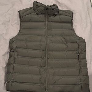 Lululemon Men's Black Puffer Vest